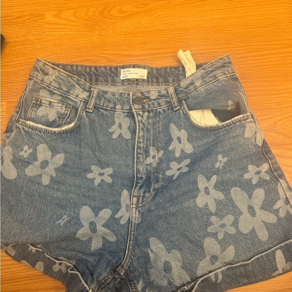 Bershka Y2K Floral Denim Shorts 🌼💙